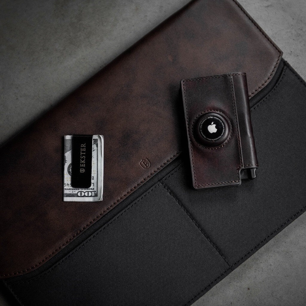 Wallet for AirTag